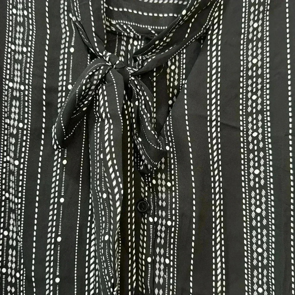 No Frills Tie Collar Black and White Blouse - Size M - Picture 7 of 13